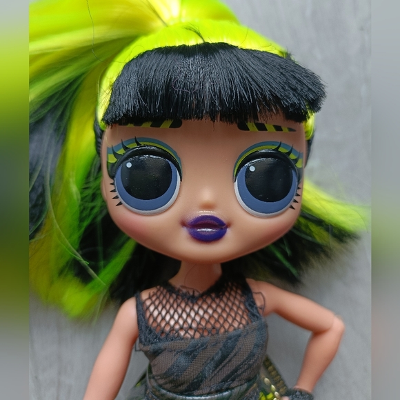 LOL Surprise OMG Remix Rock Bhad Gurl Doll - 2019 MGA - Picture 2 of 6